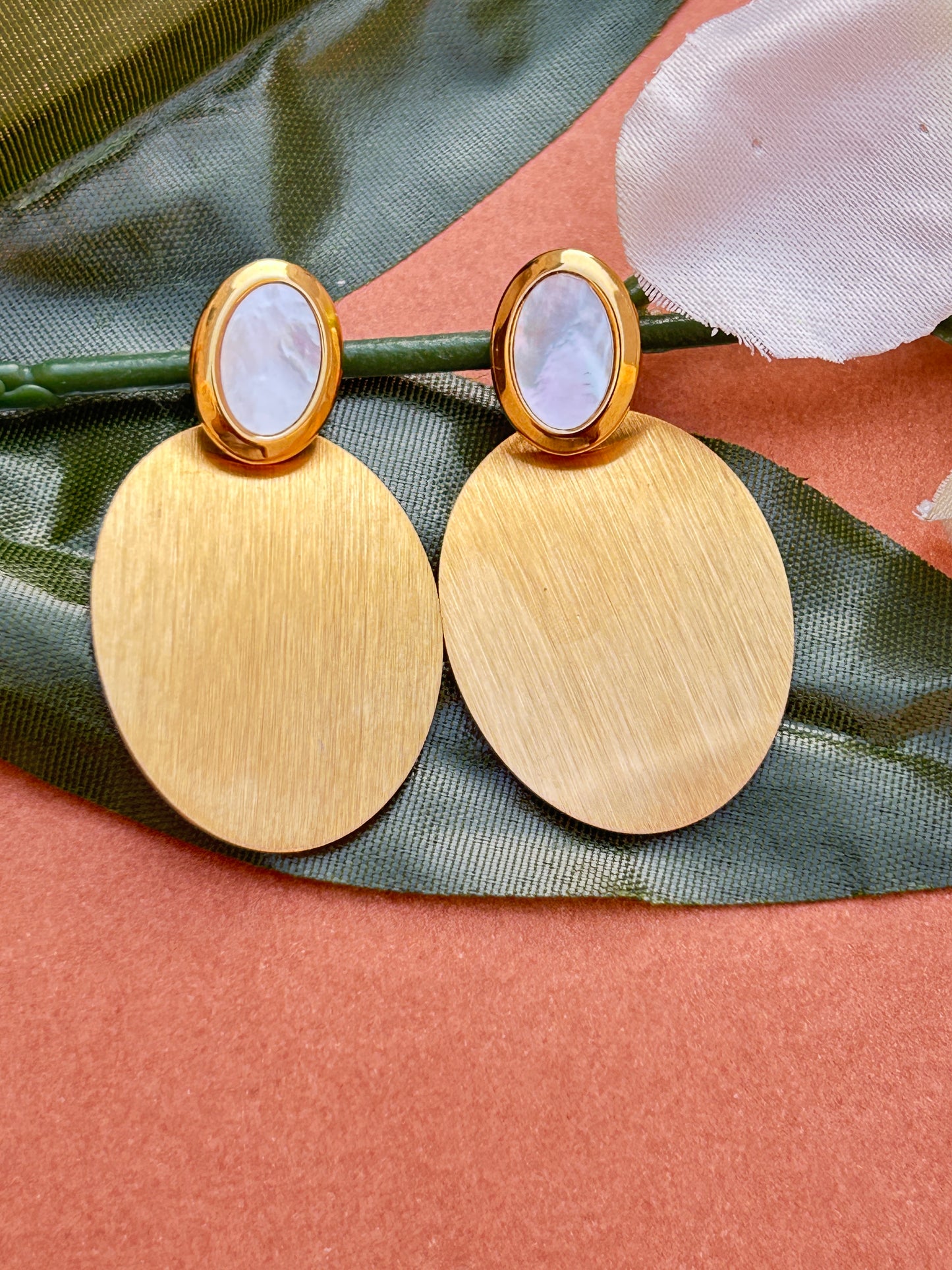 Luna Glow Matte Gold Earrings