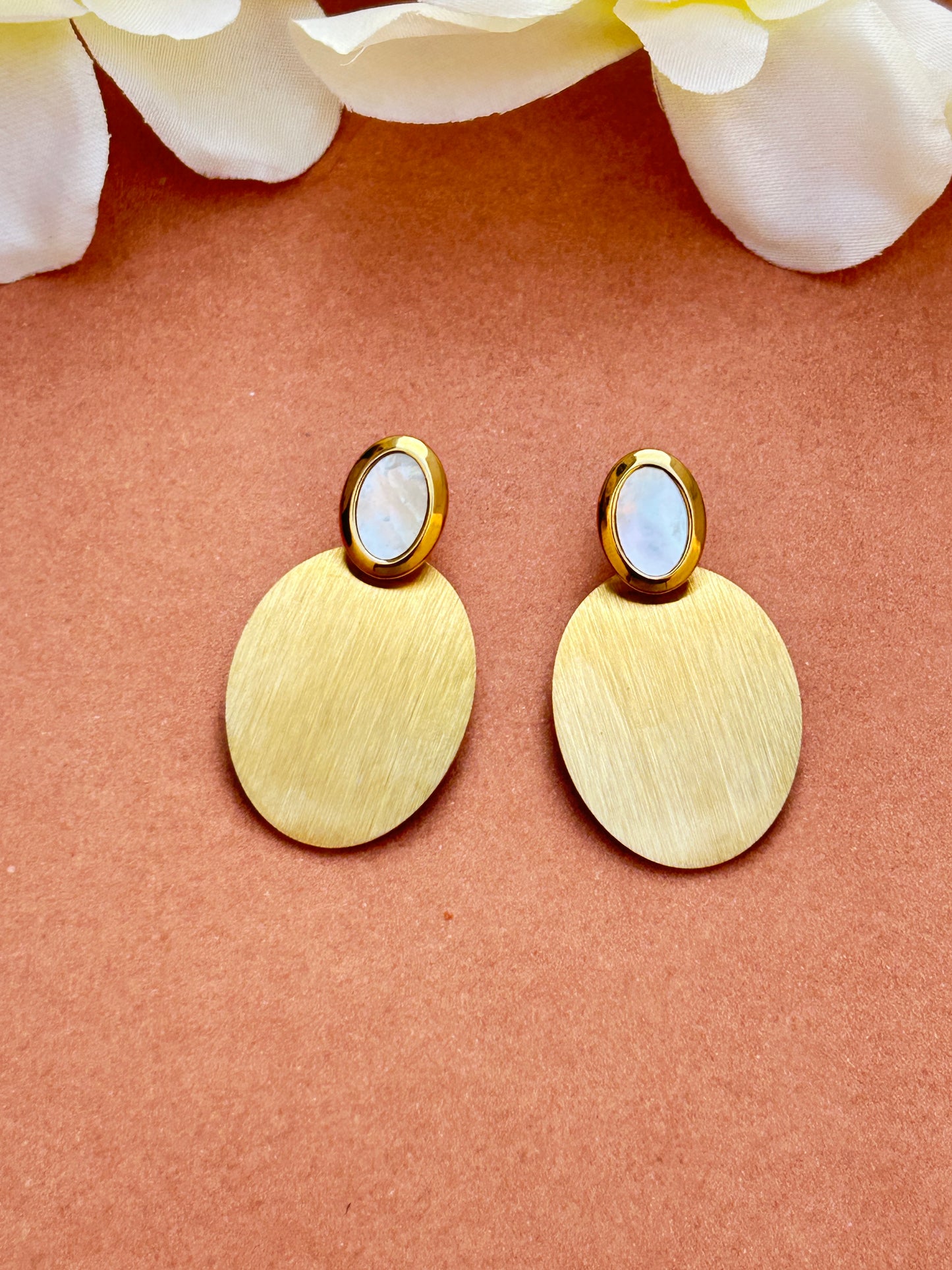 Luna Glow Matte Gold Earrings