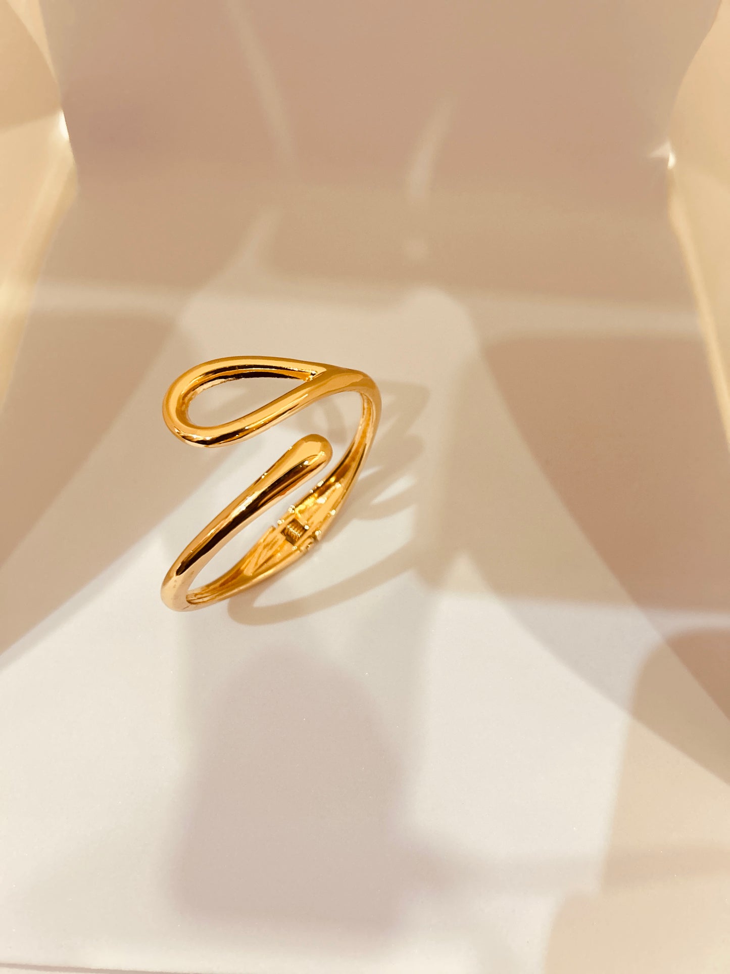 Golden Infinity Loop Cuff Bracelet β Timeless Elegance