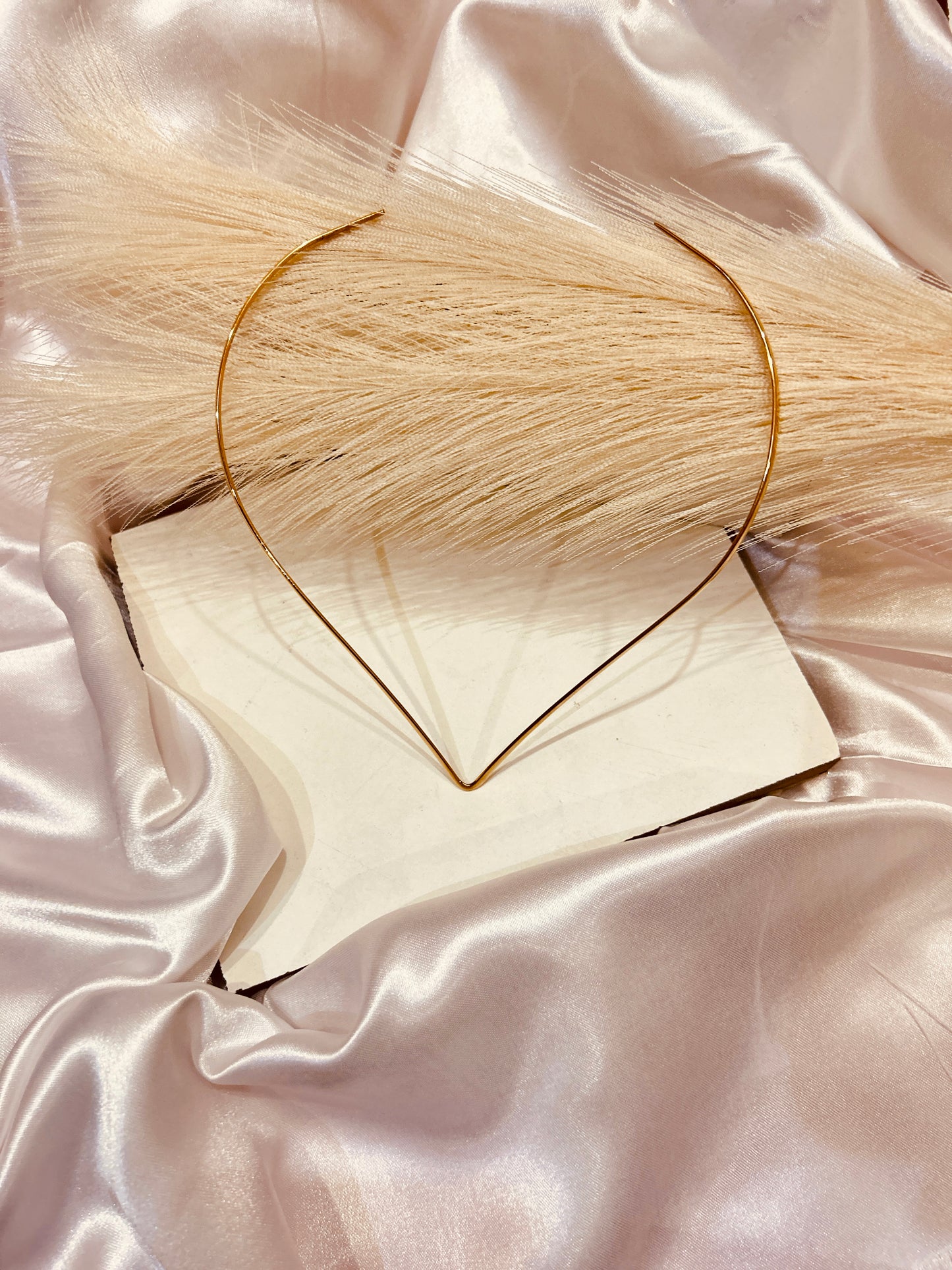 Golden V-Choker Necklace – Minimalist Elegance