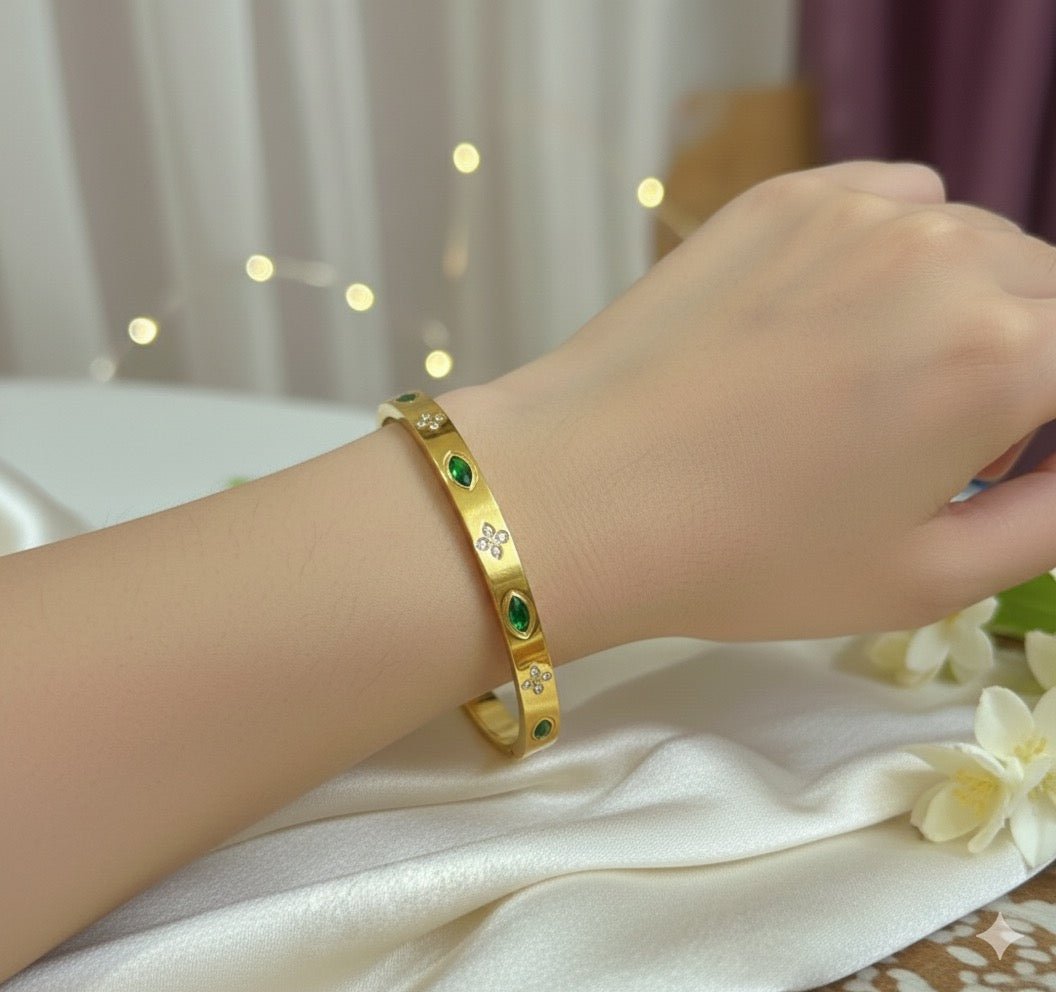 Green stone bracelet - CharmsCrafted