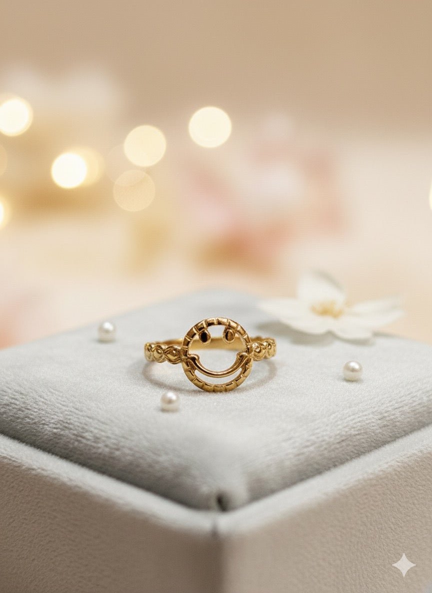 Smiley adjustable ring - CharmsCrafted